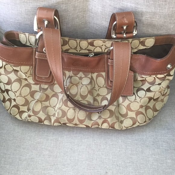 PURSES GALORE!!!! - Picture 4 of 8